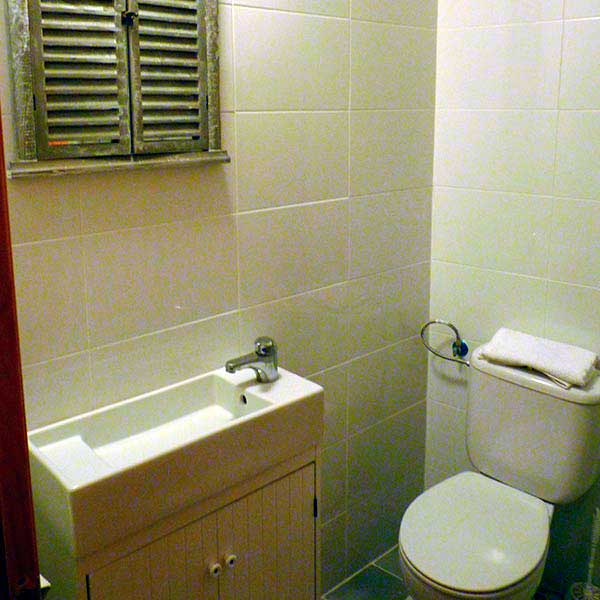 baño-apartamento-picodas